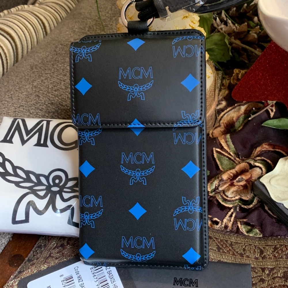 Authentic MCM Leather VISETOS logo print phone/card lanyard/Crosby - Picture 2 of 16